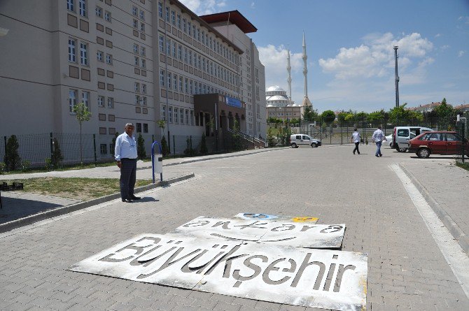 Büyükşehir, Okul Bahçelerini Renklendiriyor