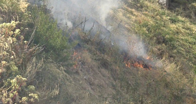 Kars’ta Kimliği Belirsiz Kişiler Dağda Yangın Çıkarttı