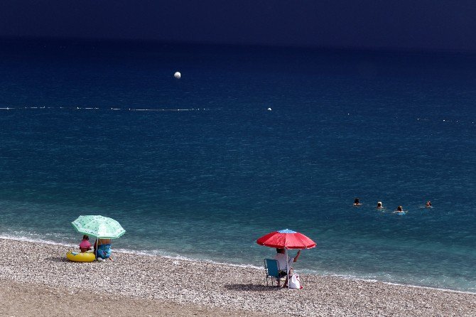 Antalya’da Yağmurda Deniz Keyfi