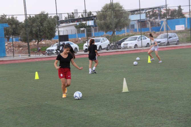 Didim’in İlk Kadın Futbol Takımı 3. Lig’e Hazırlanıyor