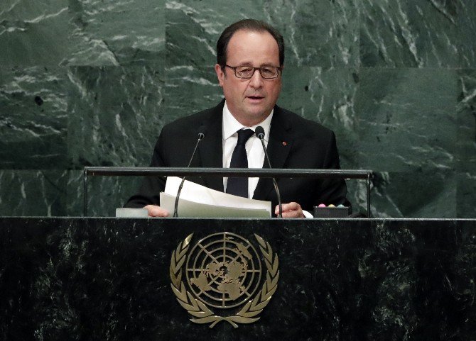 Hollande: “Suriye Trajedisi, Tarihe Rezalet Olarak Geçecek”