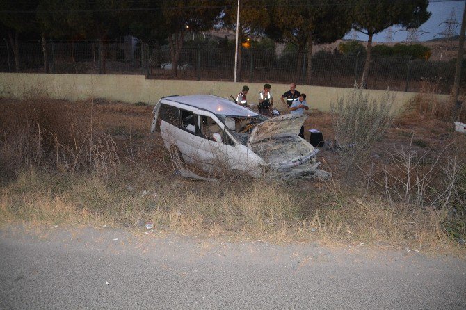 Takla Atan Otomobil Alev Aldı: 3 Yaralı