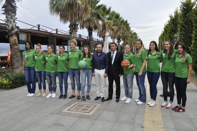 Doğan, Bayan Basketbolcularla Buluştu