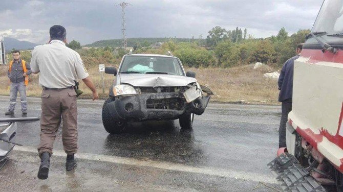 Emet’te Trafik Kazası: 3 Yaralı