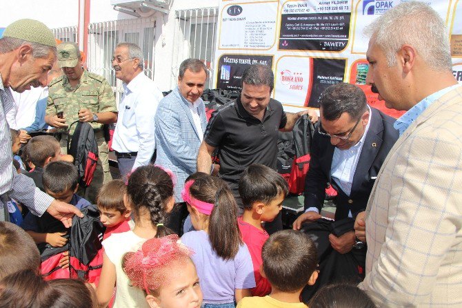 Narinceli Öğrencilere Kırtasiye Yardımı Yapıldı