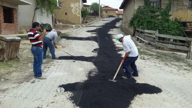 Cadde Ve Sokaklara Asfalt Yama Çalışmaları