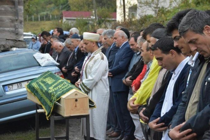 Sinop’ta Yangında Ölen Yaşlı Adam Toprağa Verildi