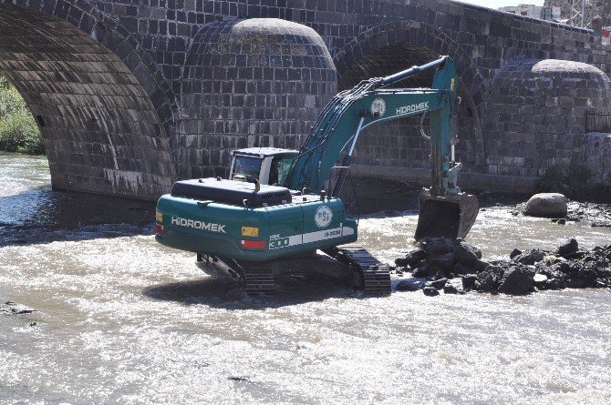 Bakan Talimat Verdi, Kars Çayı’nda Islah Çalışmaları Başladı