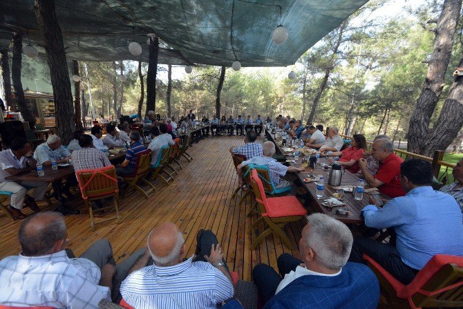 Kemalpaşa Belediye Başkanına Teşekkür Plaketi Sürprizi