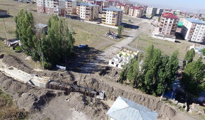 Büyükşehir Merkezde Hem Kamulaştırma Hem De Yol Yapıyor