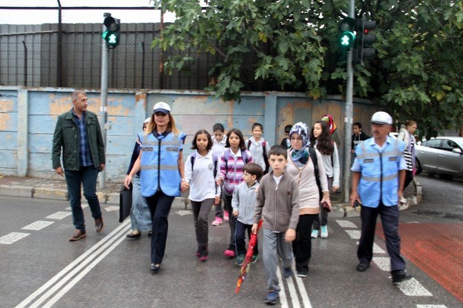 Kartallı Öğrenciler Zabıtaya Emanet