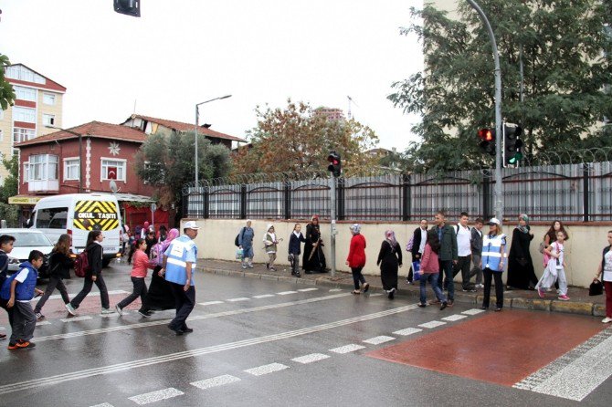 Kartallı Öğrenciler Zabıtaya Emanet