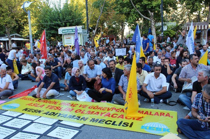 Eğitim-sen, Açığa Alınan Öğretmenlerle Alakalı Basın Açıklaması Yaptı