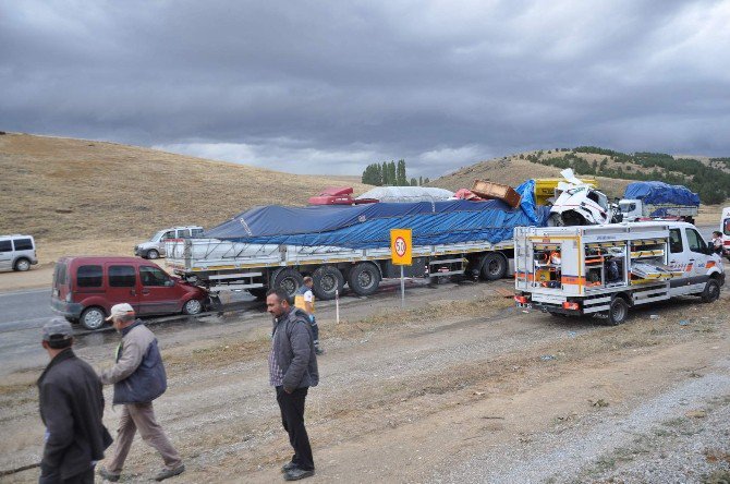 Afyonkarahisar’da Trafik Kazası: 3 Ölü, 5 Yaralı