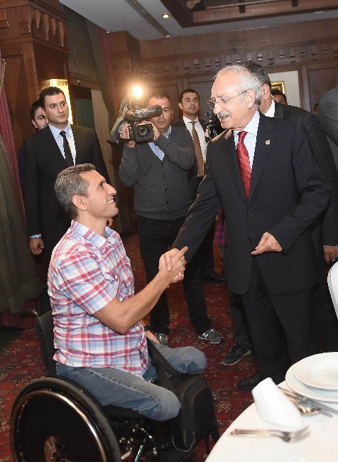 Chp Genel Başkanı Kılıçdaroğlu, Gazilerle Bir Araya Geldi