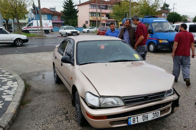 Takla Atan Ticari Araçtaki İki Kişi Yaralandı