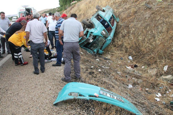 Elazığ’da Minibüs Kaza Yaptı, 2 Hemşire Öldü, 12 Kişi Yaralandı