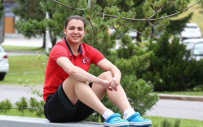 Pelin Bilgiç: “Fenerbahçe’ye Enerji Vermek İstiyorum”