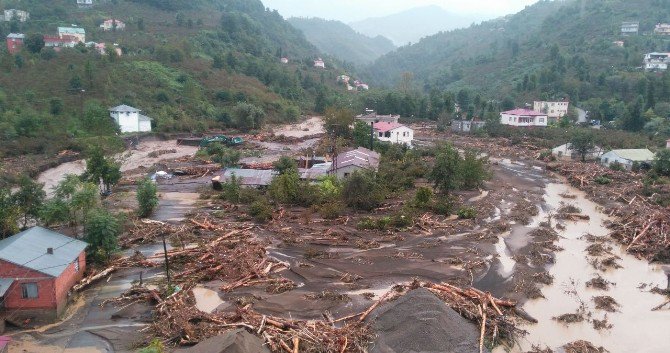 Giresun Valisi Hasan Karahan Sel Felaketinin Yaşandığı Eynesil İlçesinde İncelemelerde Bulunuyor