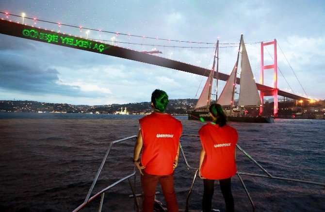 Greenpeace’in Rainbow Warrior Gemisi Boğaz’dan Geçti