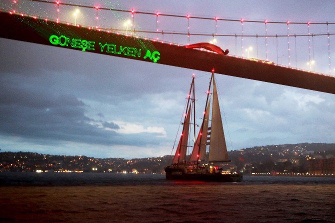 Greenpeace’in Rainbow Warrior Gemisi Boğaz’dan Geçti