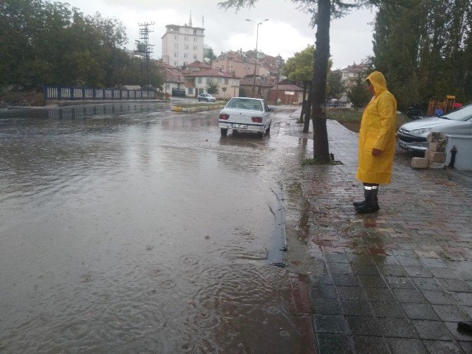 Hisarcık’ta Sağanak Yağış Hayatı Olumsuz Etkiledi