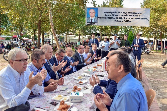 Salihli’de Merhum Cemal Ergün Hayrına Lokma Döküldü