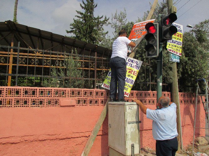 Zabıta, Gelişi Güzel Konulan Pano Ve Levhaları Kaldırdı