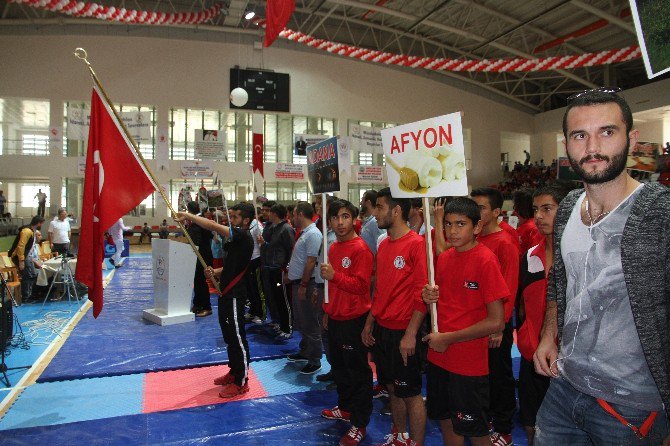 Muş’ta 7. Yıldız Erkekler Serbest Güreş Şampiyonası