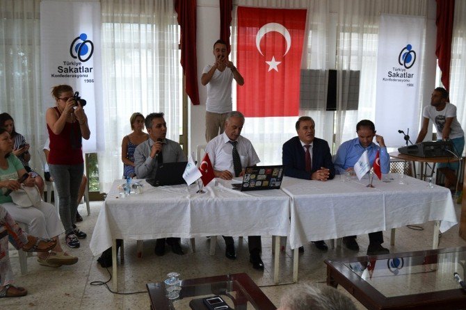 Ayvalık’ta Engelliler Panelde Konuştular