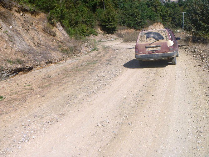 Köy Halkı Bozulan Asfalt Yollarının Yapılmasını İstiyor