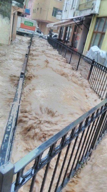 Trabzon Ve Giresun’da Şiddetli Yağış