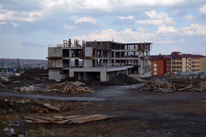 Tatvan Belediyesi’nin Yeni Hizmet Binası İnşaatı Devam Ediyor