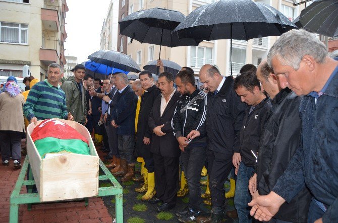 Başbakan Yardımcısı Canikli Ve İçişleri Bakanı Soylu Selde Hayatını Kaybeden Oğuzhan’ın Cenazesine Katıldı