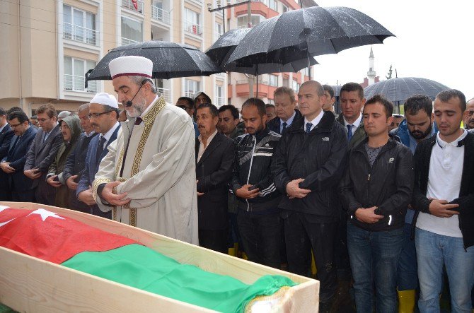 Başbakan Yardımcısı Canikli Ve İçişleri Bakanı Soylu Selde Hayatını Kaybeden Oğuzhan’ın Cenazesine Katıldı