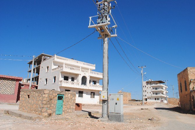 Dicle Elektrik Köy Şebekelerini Yeniliyor