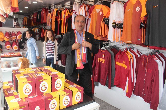 Galatasaray Gezici Mağazası İlgi Görüyor