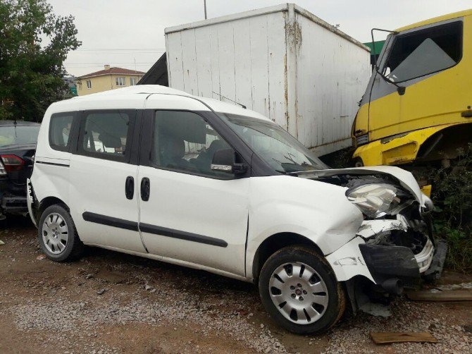 Arızalanan Aracını Kontrol Eden Sürücüye Tır Çarptı: 1 Ölü