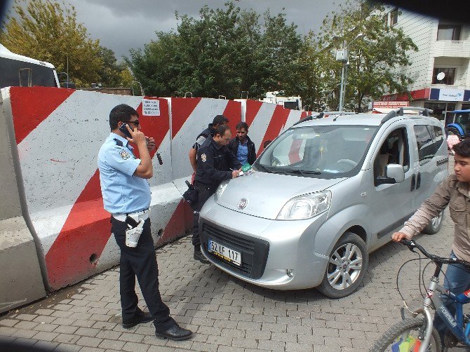 Yanlış Park Edilen Araçlar Otoparka Çekildi