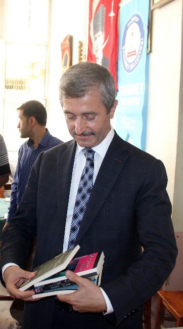 Çay İsteyene Kitap Bedava