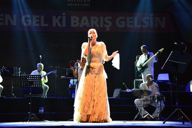 Candan Erçetin’den Unutulmaz Konser...