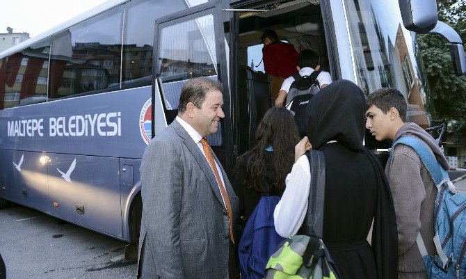 Maltepeli Öğrencilerin Ücretsiz Servis Mutluluğu