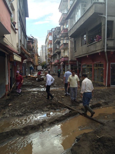 Beşikdüzü’nde Yağmur Ve Sel Suları Çekilince Selin Boyutları Ortaya Çıktı