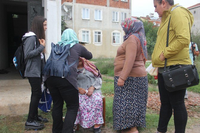 Yaşlı Kadın Polisi Ve İtfaiyeyi Alarma Geçirdi