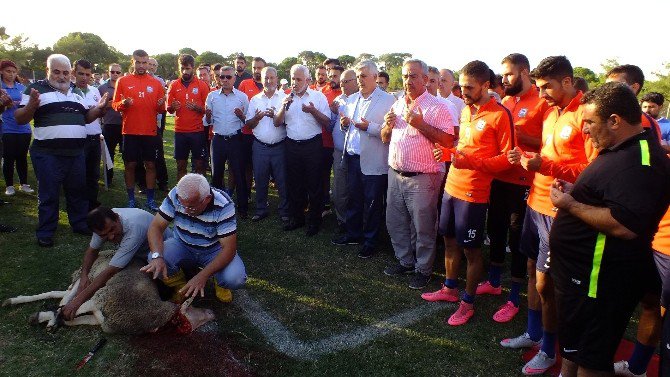 Serik Belediyespor Sezonu Yeni Tesislerinde Kurban Keserek Açtı