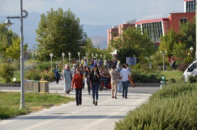 Adıyaman Üniversitesi 21 Bin 322 Öğrenci Ders Başı Yaptı