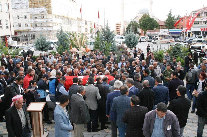 Halı Sahada Kalp Krizi Geçiren Kişi Hayatını Kaybetti