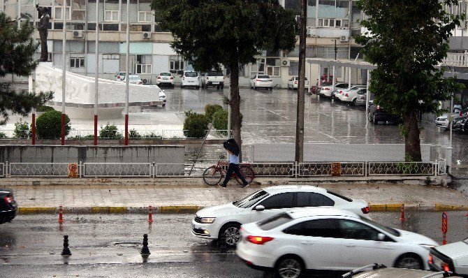 Adıyaman’da, Şiddetli Yağmur Ve Dolu Yağışı