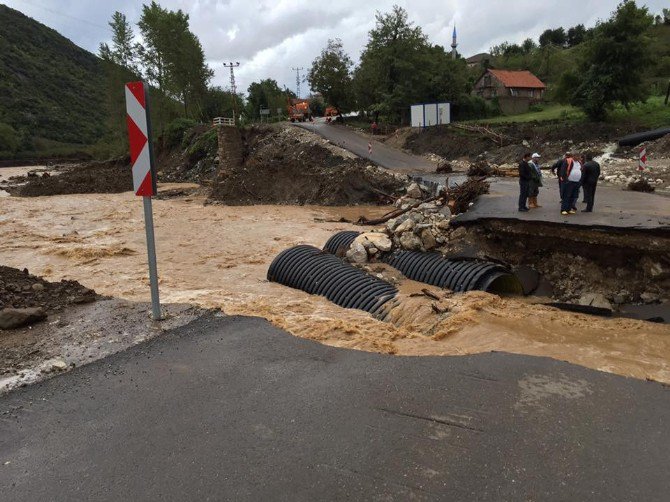 Bartın-kurucaşile Yolu Ulaşıma Kapandı