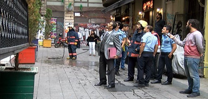 Beyoğlu’nda Yönetmen Sinan Çetin’in Sahibi Olduğu İşyerinde Tahliye Gerginliği